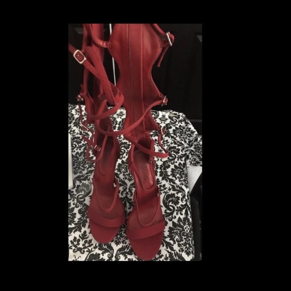 Womans straps up the leg heels in burgundy, size 6 1/2